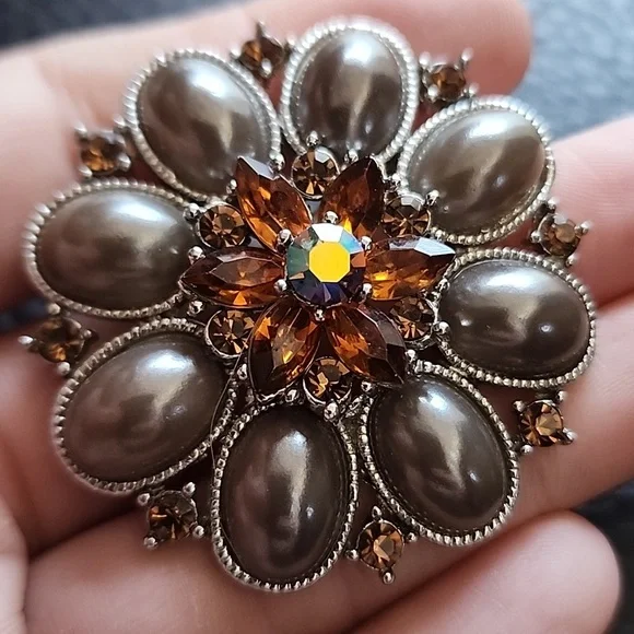 Brooch - Picture 4 of 9